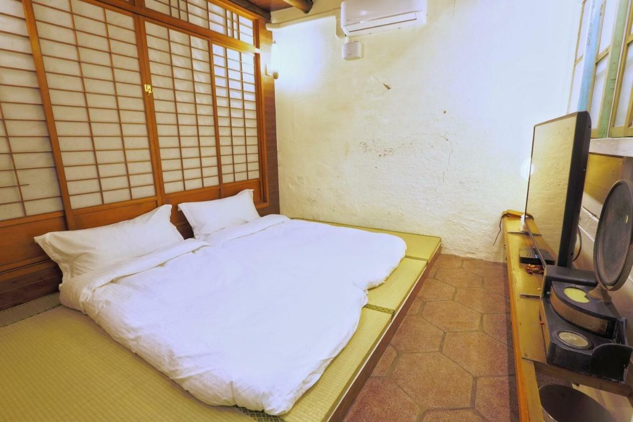 台南赤崁月樓tainan Moon House Inn Tainan Exterior foto